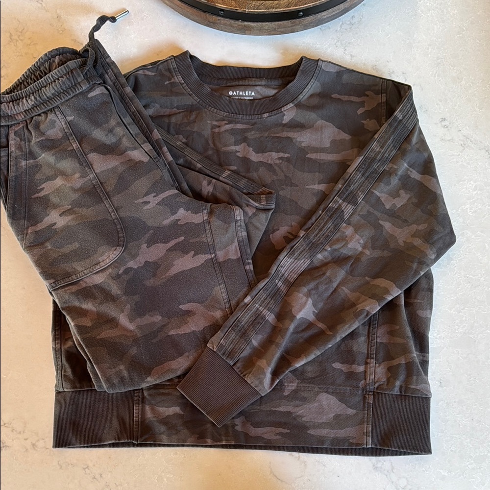 Athleta Camouflage size M Farallon Sweatshirt matching joggers for bundle - Picture 1 of 3
